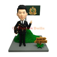 custom04 度身訂造Q版人像公仔、真人版人像公仔、制服人像公仔、結婚人像公仔、家庭人像公仔、畢業人像公仔、情侶人像公仔、卡通人像公仔、祝賀人像公仔、海關款