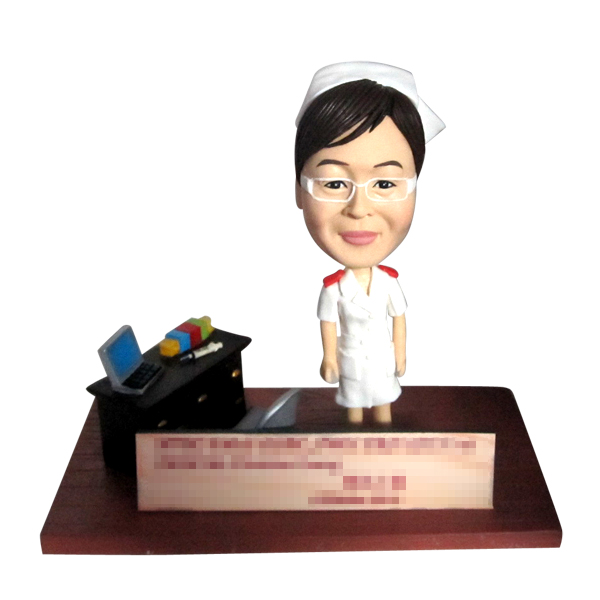 AS75 香港陶偶設計公司｜度身訂造Figurine，香港禮物訂製，人像公仔、人形公仔、Q版公仔、醫護人員、醫生公仔、護士公仔、護士畢業公仔